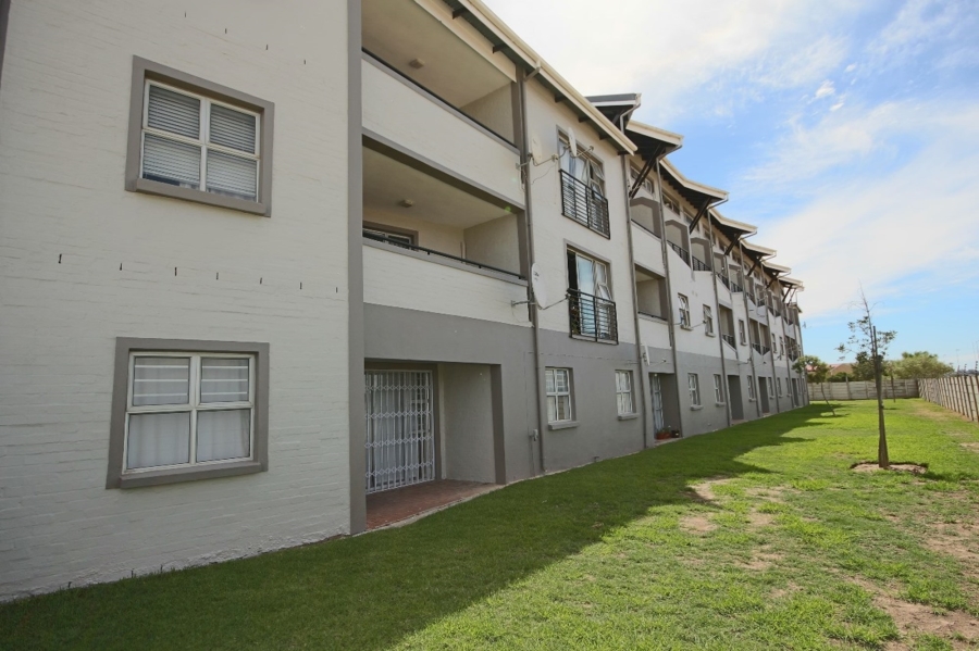 To Let 2 Bedroom Property for Rent in Uitzicht Western Cape